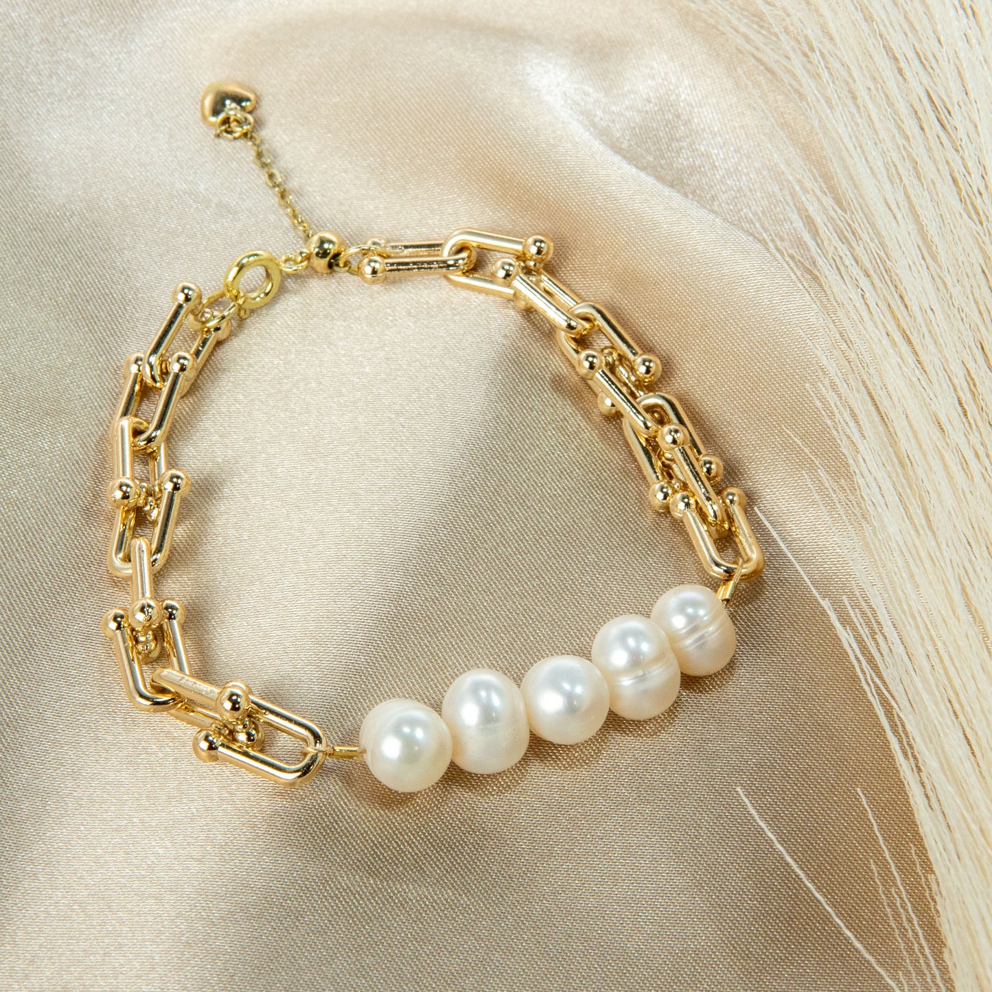 Modern Pearl Grace Bracelet